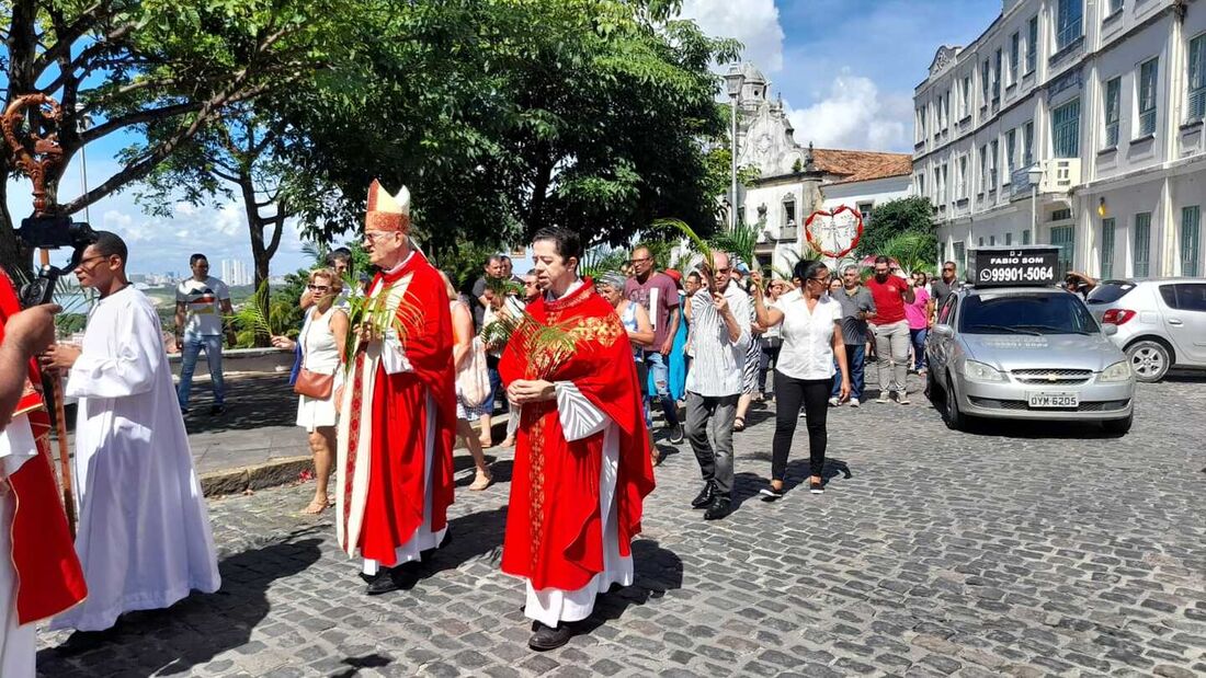 Procissão pelas ruas de Olinda