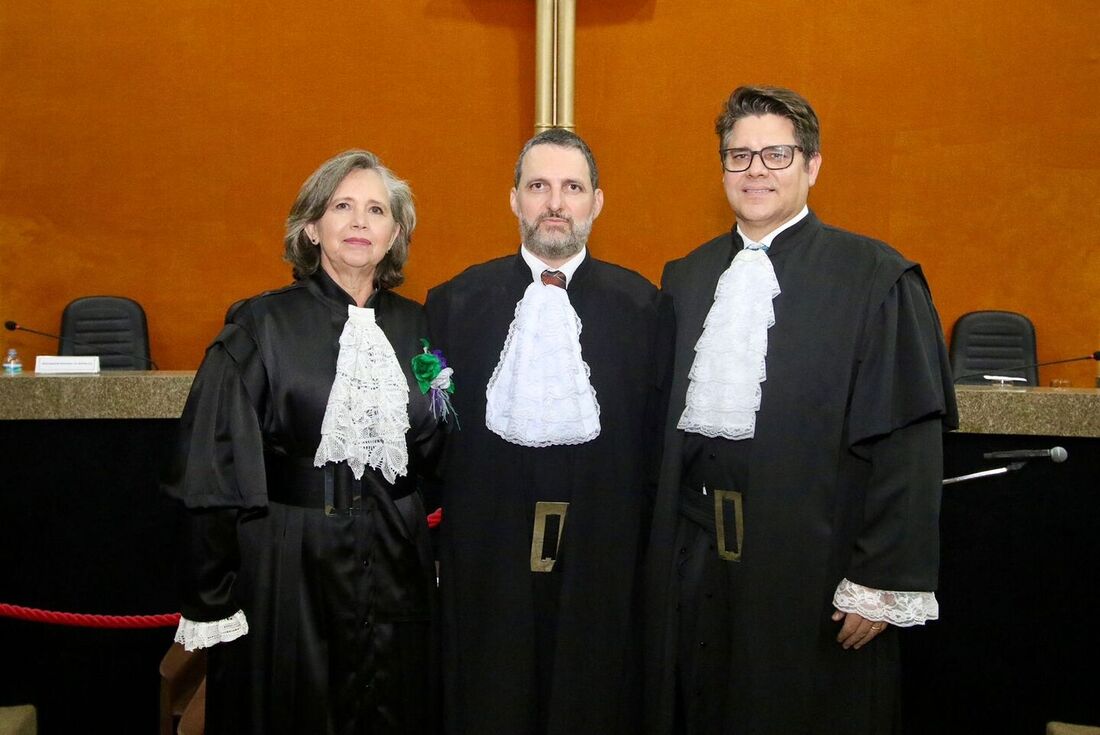 Posse da nova mesa diretora do TRF-5ª Região, no Salão do Plenário da Corte