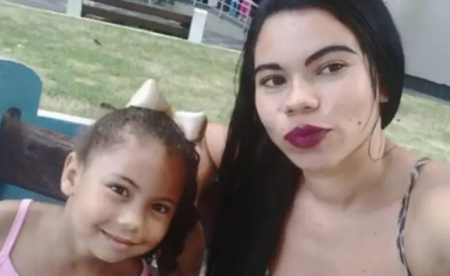 Heloise e sua mãe Larissa, que segue internada 