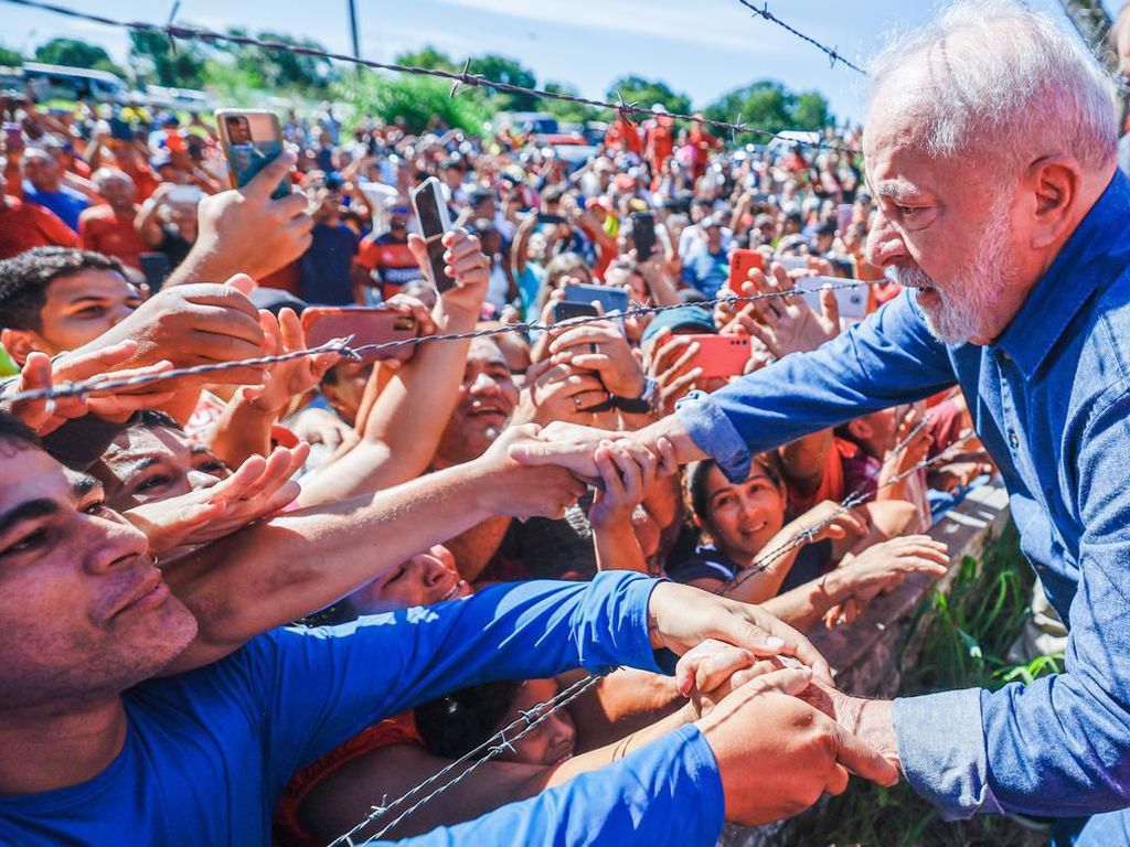 Luiz Inácio Lula da Silva, acompanhado do governador do Maranhão, Carlos Brandão, visita região de Trizidela do Vale, no Maranhão, atingida pelas chuvas