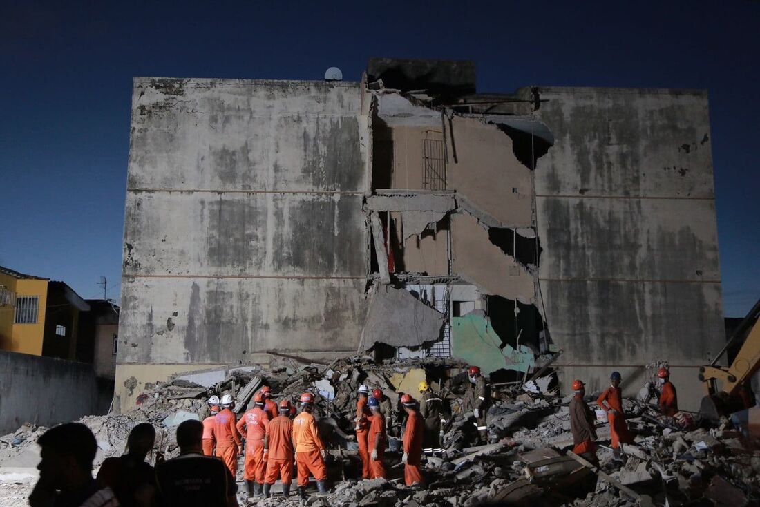 Bombeiros encontraram mais dois corpos