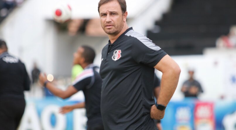 Felipe Conceição, técnico do Santa Cruz