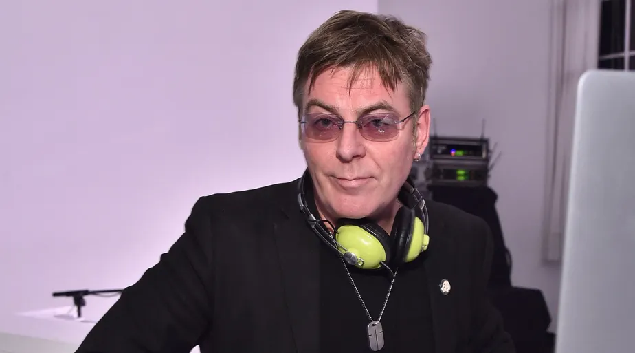 O baixista Andy Rourke, da banda The Smiths, em registro de 2014