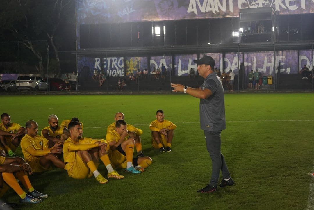 Marcelo Martelotte trabalhou com o elenco do Retrô durante a semana 