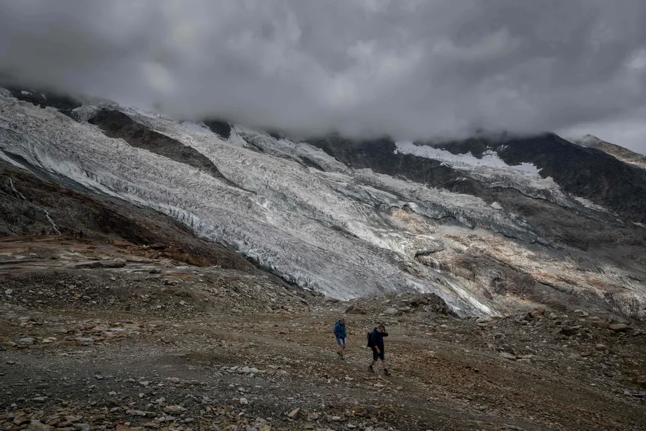 As vítimas dois homens de 32 e 40 anos, e uma mulher de 30 ano, morreram após uma avalanche.