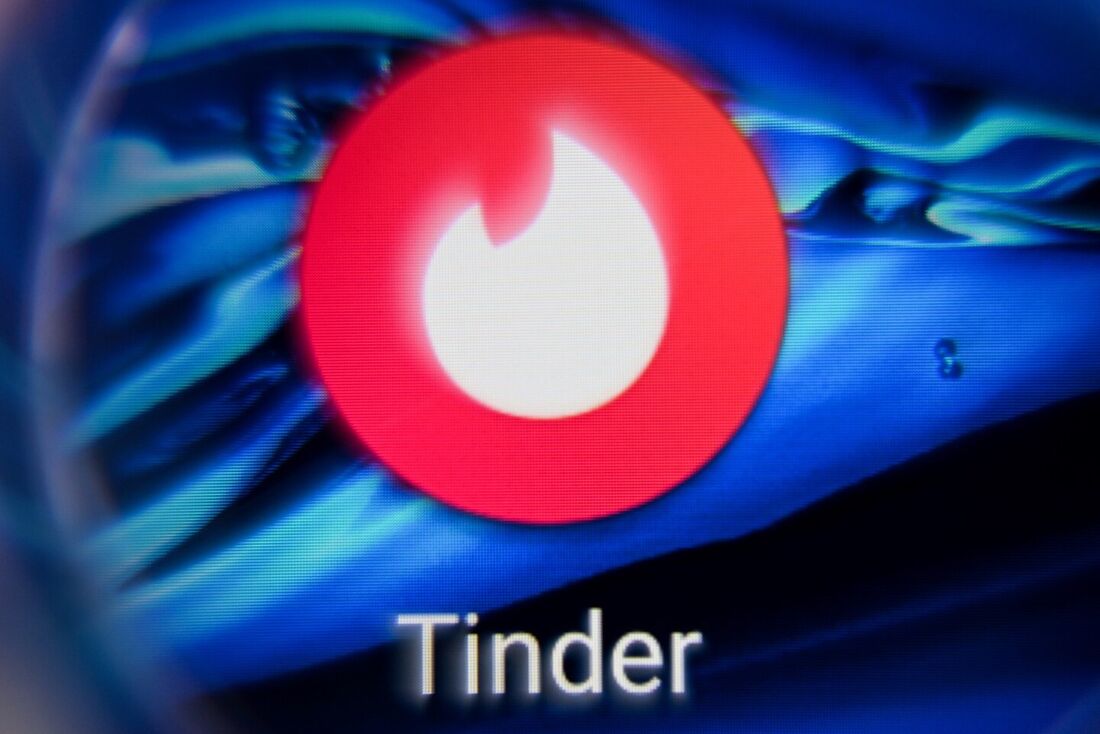 A empresa por trás do aplicativo de namoro Tinder está deixando a Rússia, mais de um ano depois que a invasão da Ucrânia viu uma onda de empresas internacionais fecharem ou suspenderem suas operações na Rússia.