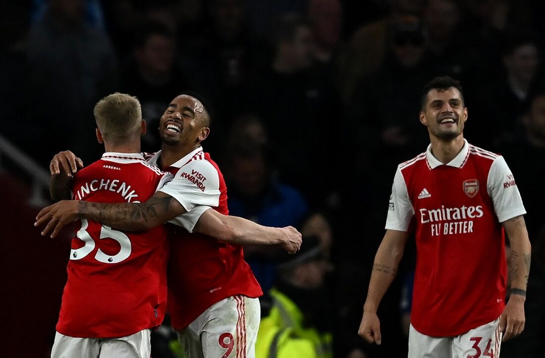 Arsenal sai atrás, mas busca empate com Chelsea no clássico londrino pelo  Inglês