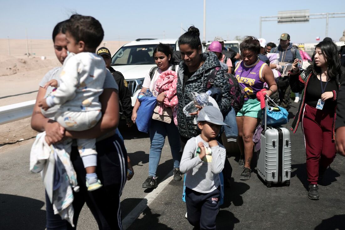 O Chile confirmou que um primeiro voo de repatriação partirá em 7 de maio para centenas de migrantes venezuelanos retidos na fronteira com o Peru que há semanas buscam retornar ao seu país de origem.