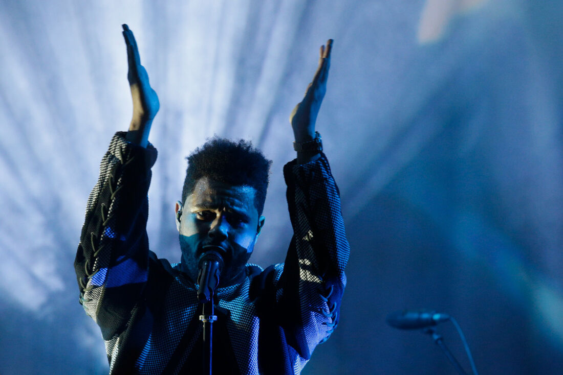 The Weeknd toca no final do desfile da coleção prêt-à-porter H&M STUDIO SS17 Primavera-Verão 2017 em 1&ordm; de março de 2017 em Paris