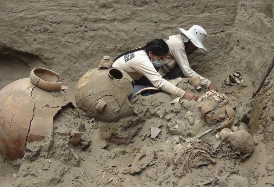 Pesquisadores encontram tumba de um hierarca da cultura pré-colombiana no Peru