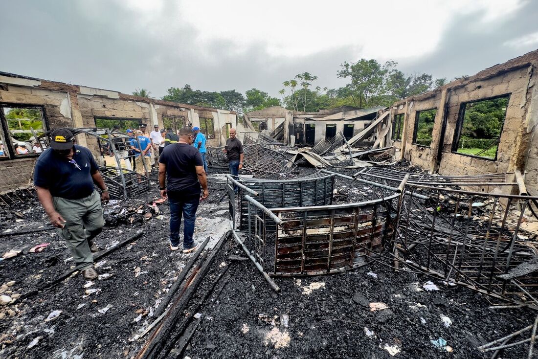 Dormitório estudantil ficou destruído com o fogo