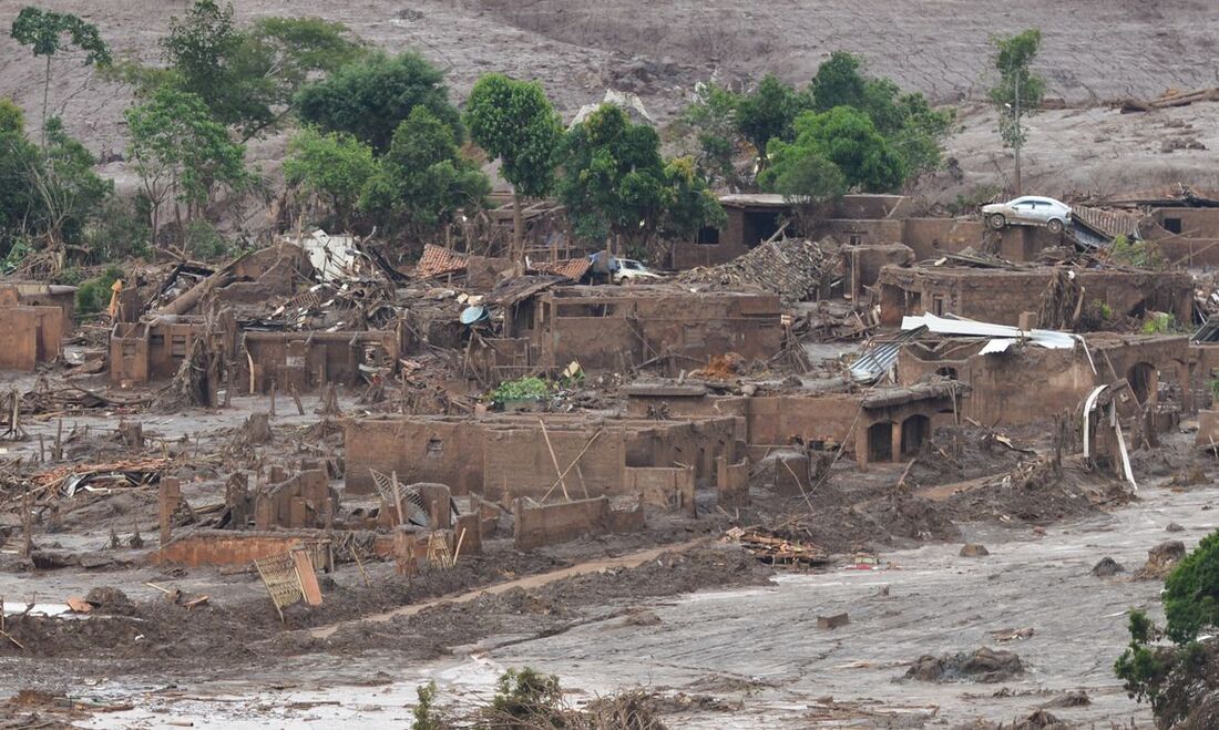 Barragem que se rompeu em Mariana no ano de 2015.