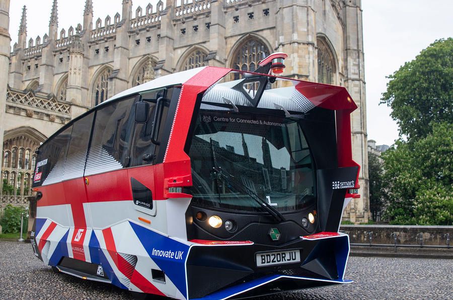 Os cinco ônibus, capazes de circular a velocidades de até 50 km/h, continuarão tendo um motorista disponível para garantir que a tecnologia funcione corretamente