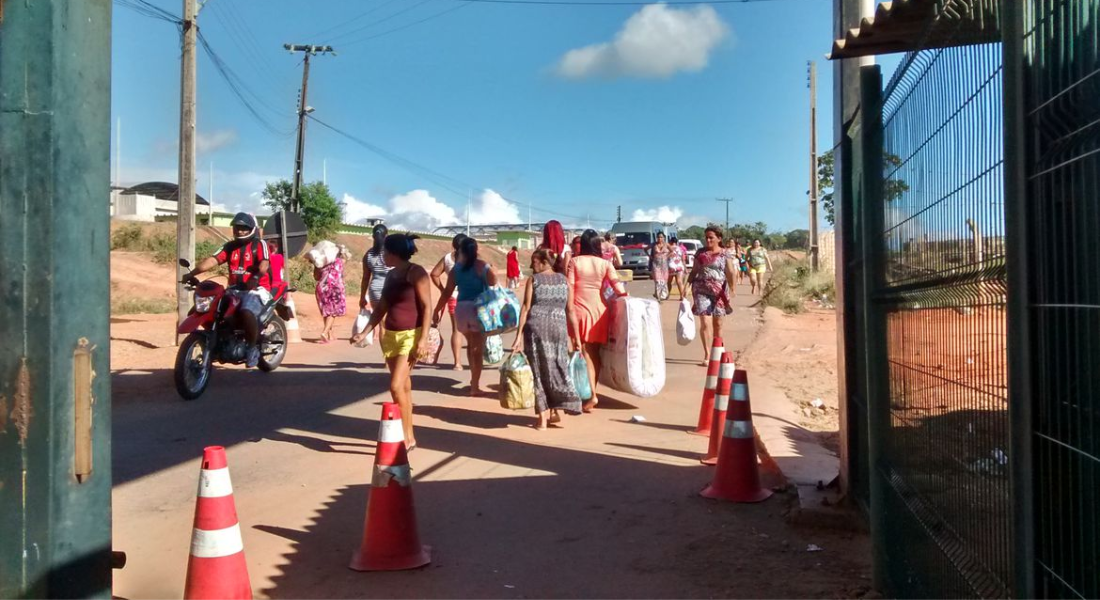 Mulheres em visita a presidiários