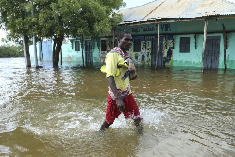 Morador de Beledweyne, no centro da Somália, em 13 de maio de 2023