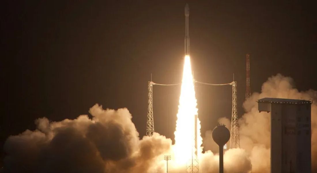 Foguete 'Vega' da Agência Espacial Europeia é lançado da base de Kourou, na Guiana Francesa, em 2012