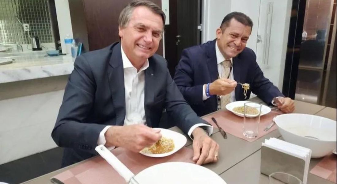 Max Guilherme e Jair Bolsonaro no dia 27 de abril 