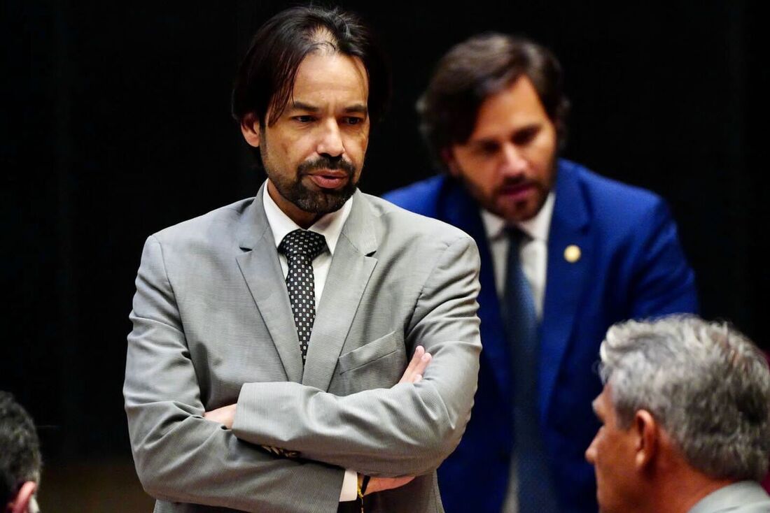 Diogo Moraes (PSB) vai assumir a vaga de Rodrigo Novaes, agora conselheiro do TCE