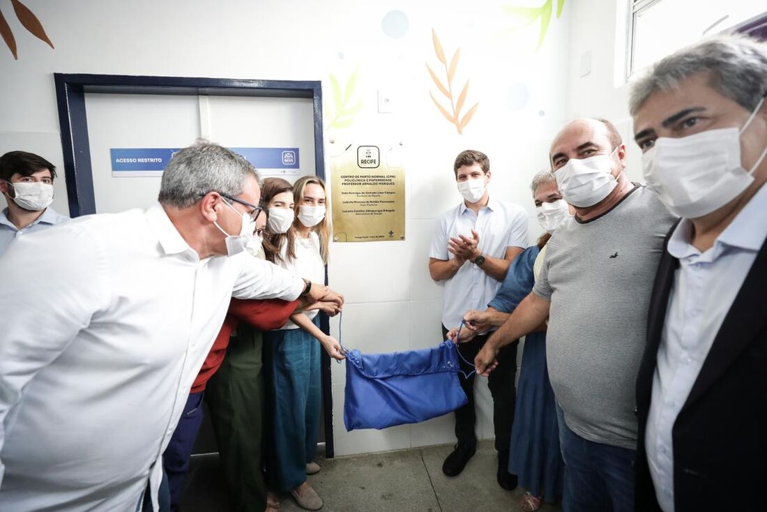 Prefeito João Campos esteve presente na inauguração do Centro de Parto Normal