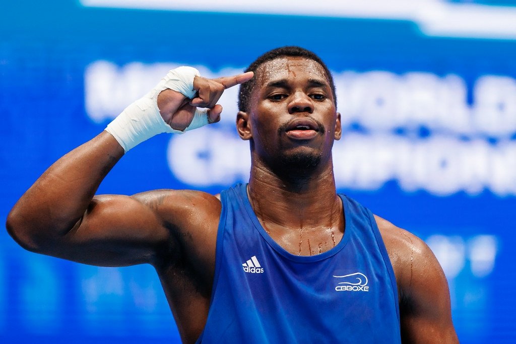 Wanderley Pereira está a uma vitória de conquistar uma medalha inédita no Mundial de Boxe