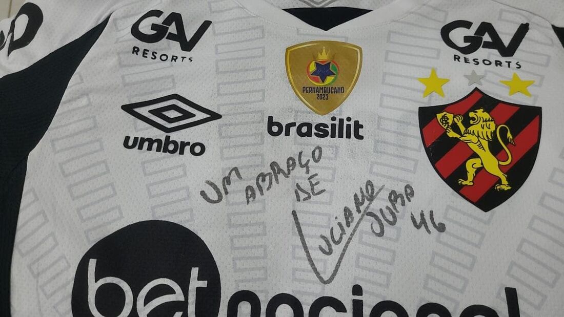 Camisa do Sport autografada por Luciano Juba 