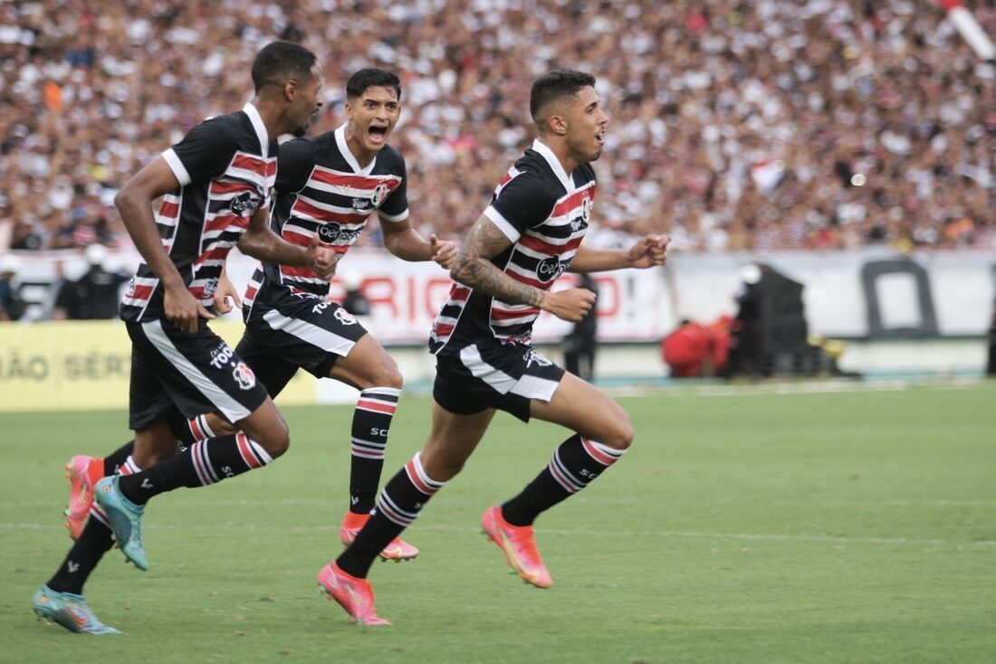 Escola de Futebol Paraná Clube Bairro Alto, Sports