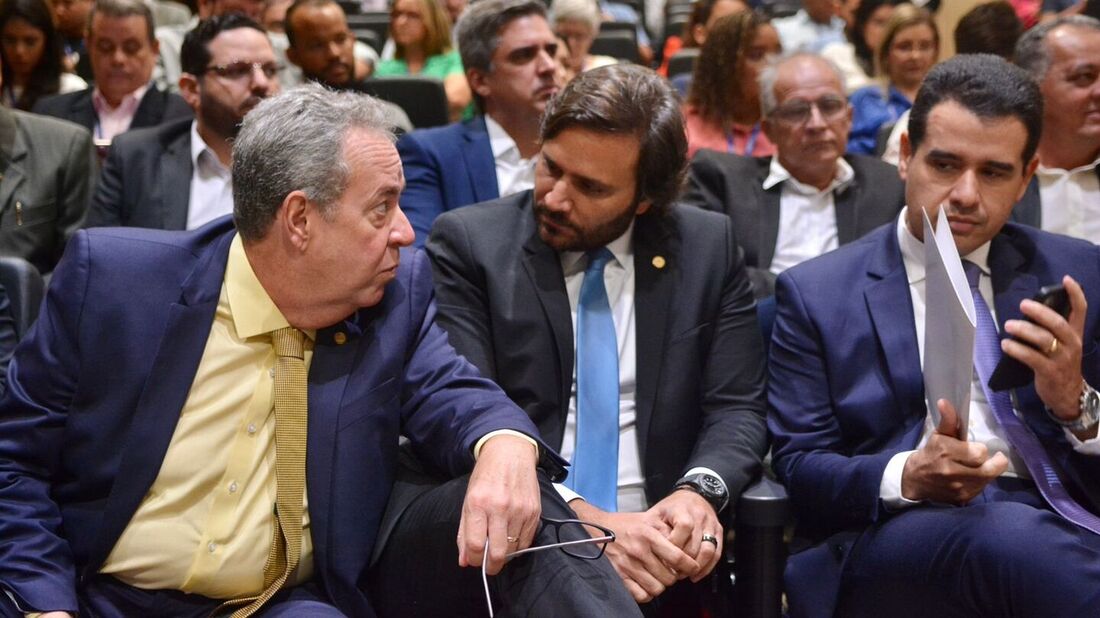 Da esquerda para a direita, deputado Álvaro Porto, conselheiro eleito, Rodrigo Novaes, e o deputado Joaquim Lira