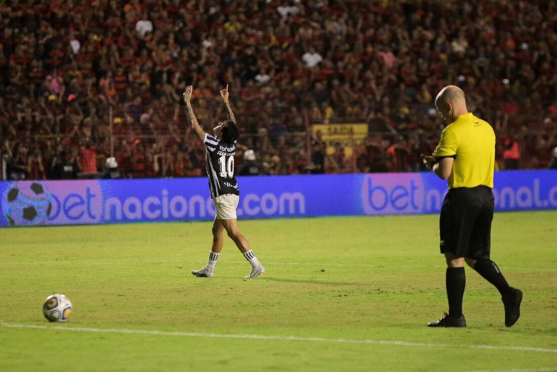 Jean Carlos converteu cobrança de pênalti sobre o Sport pela Copa do Nordeste