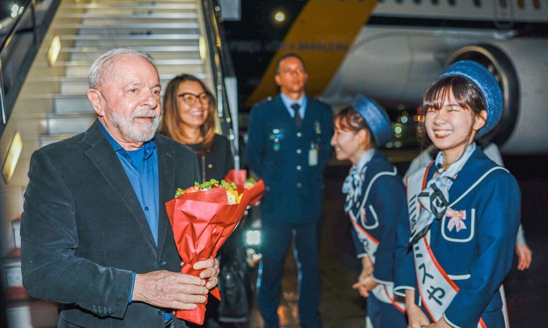 Lula desembarca em Hiroshima, no Japão, para reunião do G7 