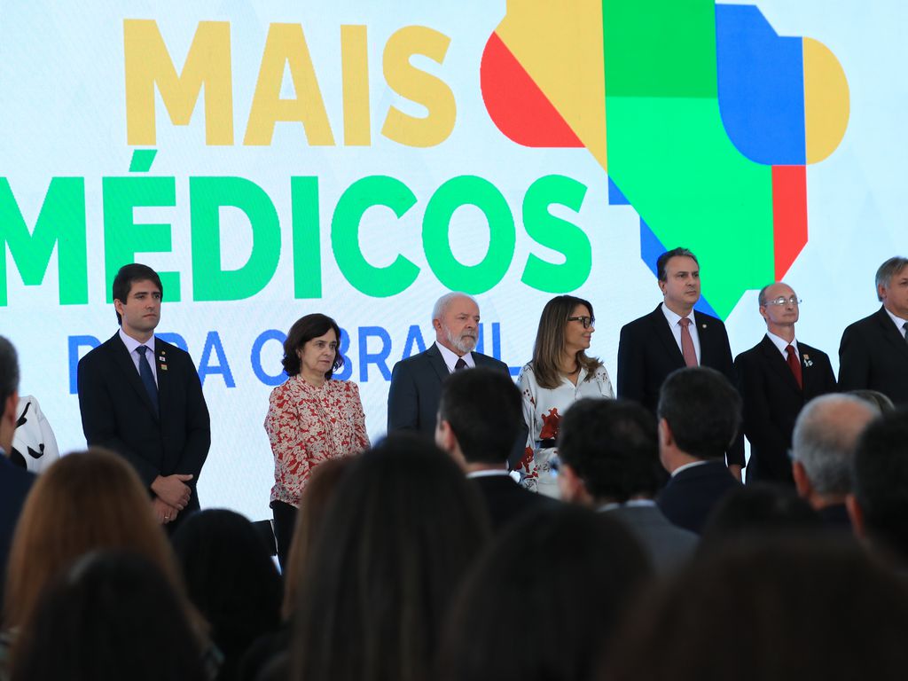 Presidente Luiz Inácio Lula da Silva anuncia retomada do programa "Mais Médicos"