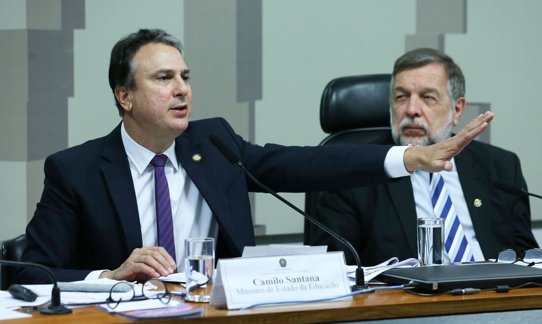 Ministro da Educação, Camilo Santana, durante a Comissão de Educação, Cultura e Esporte do Senado Federal