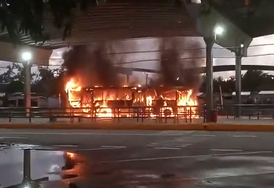 O Grande Recife informou que uma perícia vai apurar o que provocou o fogo