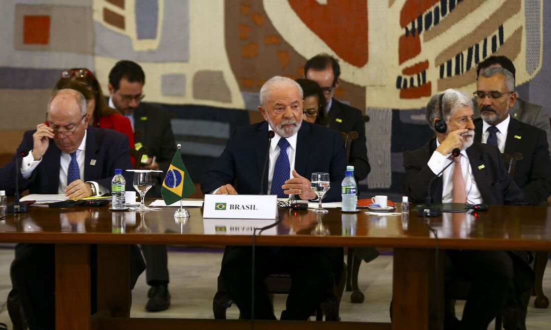 Lula em reunição com presidentes sulamericanos 