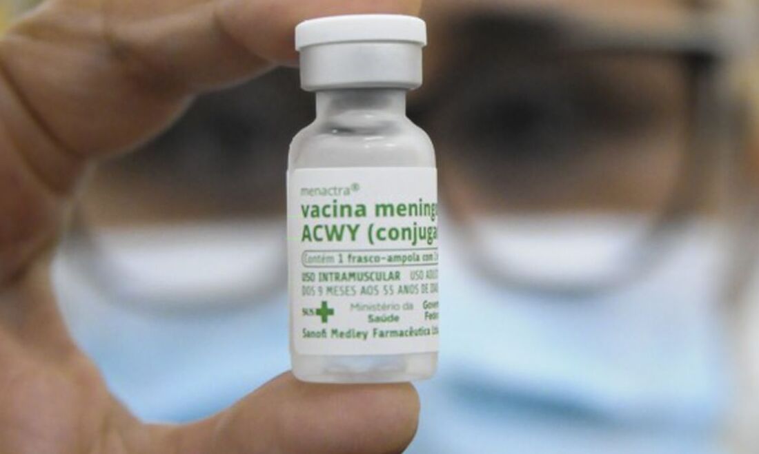 A vacina ACWY protege contra os quatro sorotipos de meningite