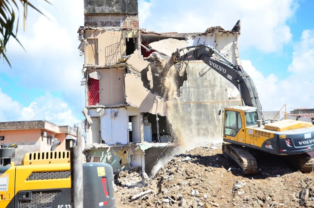 Demolição do Edifício Leme, em Olinda, na Região Metropolitana do Recife