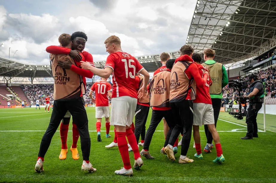 AZ Alkmaar em campo: sua torcida é conhecida por casos de intolerância religiosa 