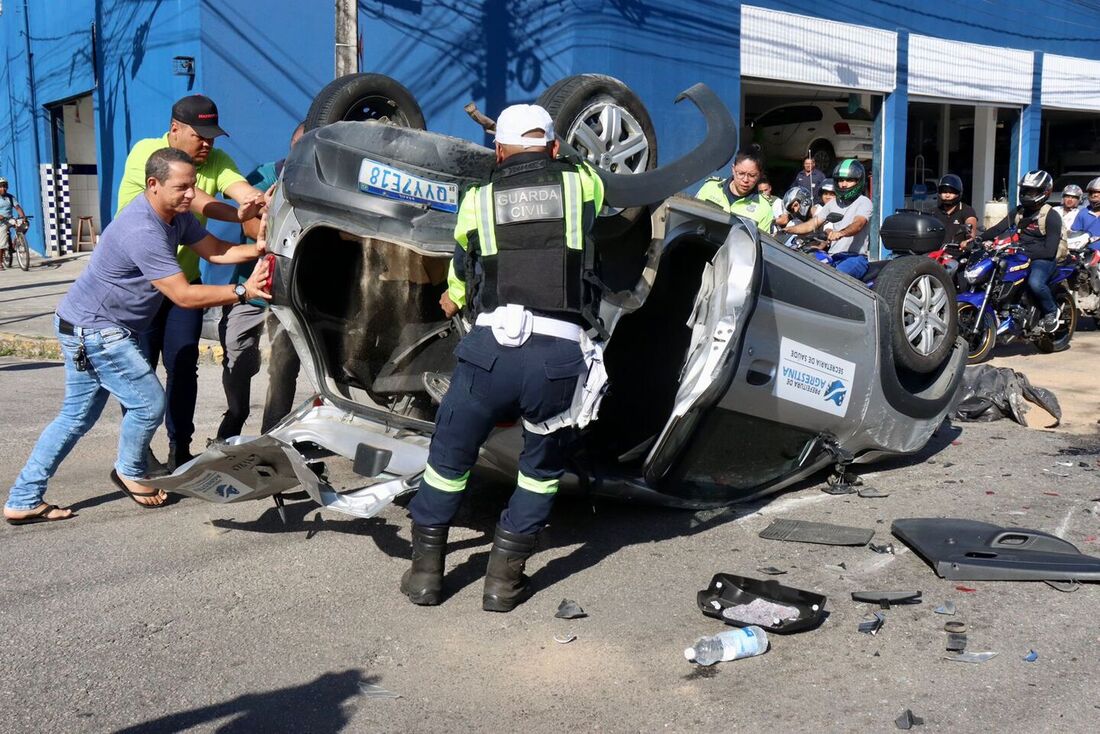 Acidente aconteceu na manhã desta terça-feira (9)