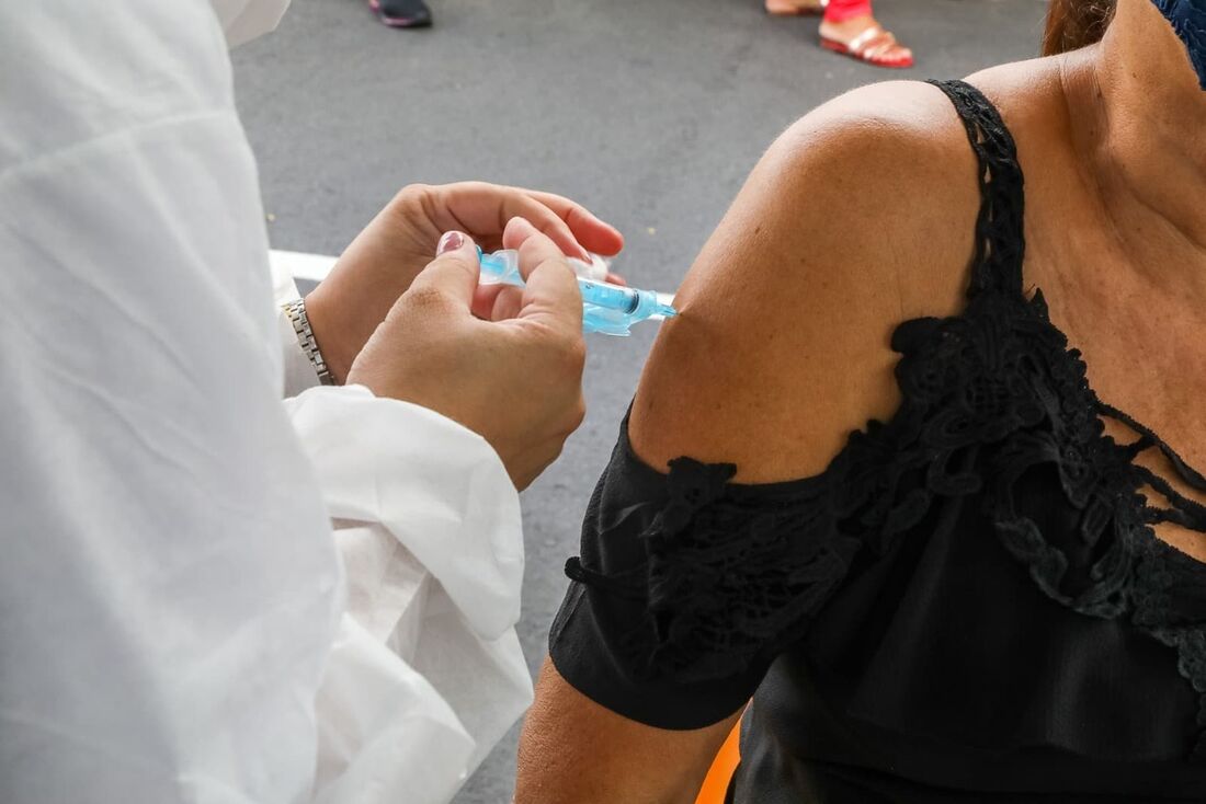 Qualquer pessoa com mais de seis meses de vida já pode tomar a dose da vacina contra a Influenza em Jaboatão