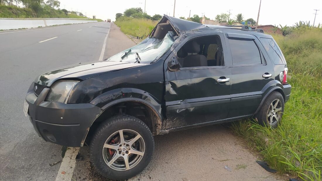 Condutor foi arremessado do veículo