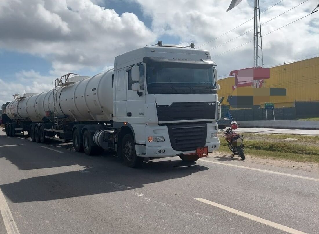 O motorista do caminhão realizou o teste do bafômetro e o resultado foi normal