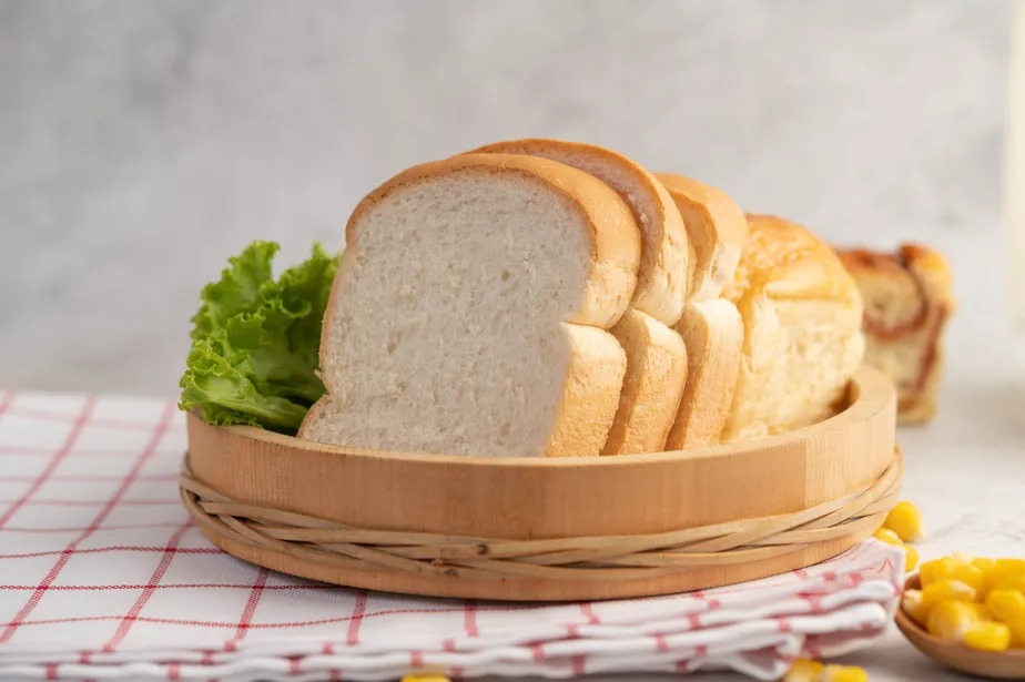 Pão branco tem um alto índice glicêmico, reduzindo o tempo de saciedade 