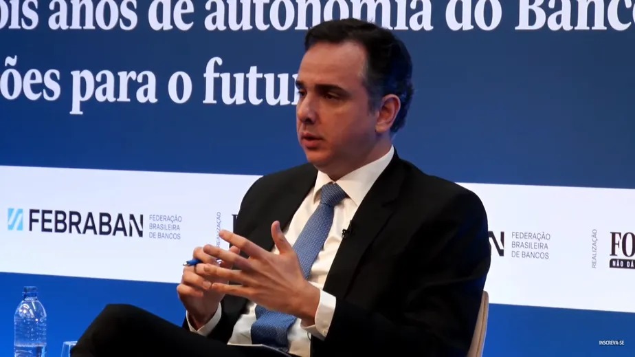 O senador Rodrigo Pacheco, em seminário sobre a autonomia do Banco Central