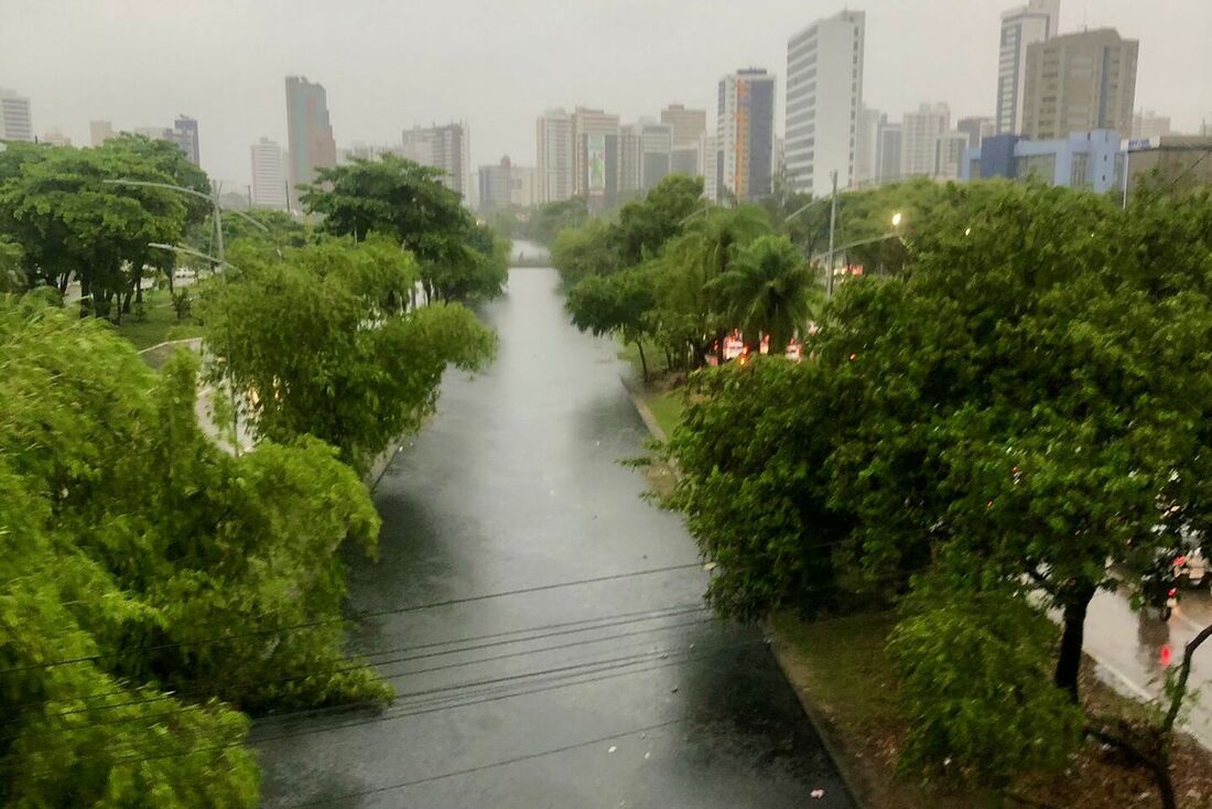 Canal da Agamenon transborda