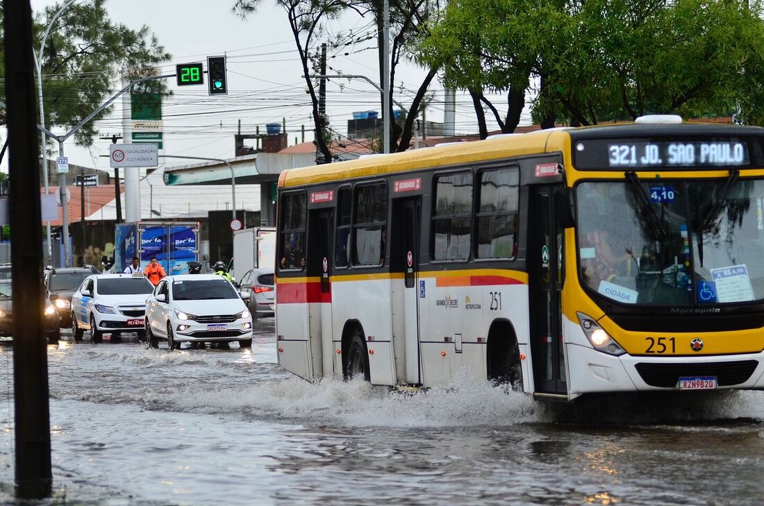 Previsão é de mais chuvas nas próximas 24h na RMR