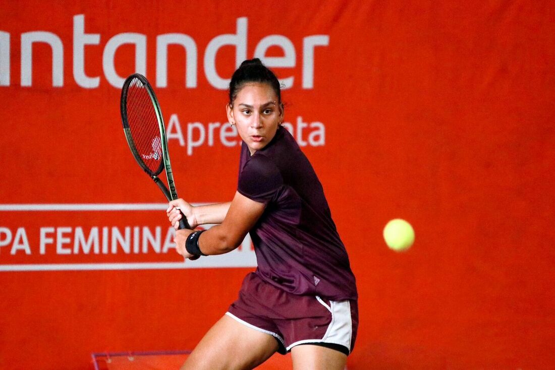 Cecília Costa, promessa do tênis pernambucano, foi eliminada nas oitavas de final da Copa Feminina de Tênis