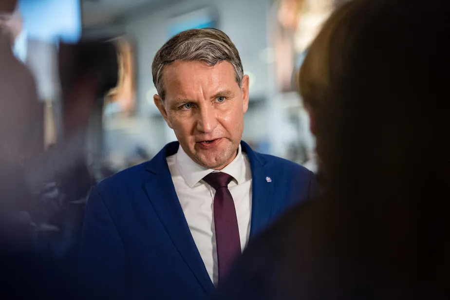 Björn Höcke, líder regional do AfD, é acusado de usar slogan nazista durante campanha eleitoral de 2021 