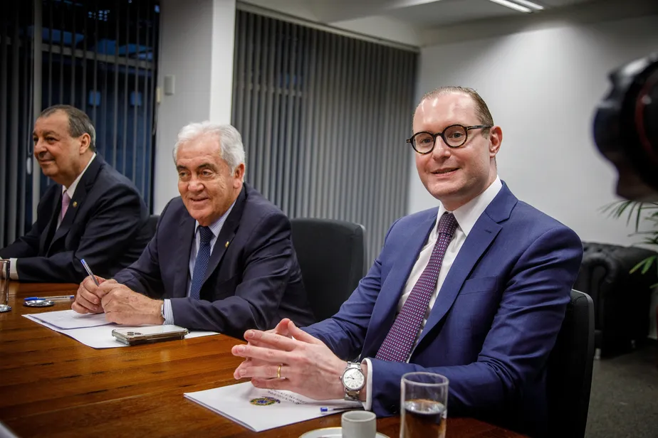 Os senadores Omar Aziz, Otto Alencar e o advogado Cristiano Zanin 