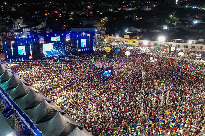 A abertura ocorrerá na Praça da Restauração