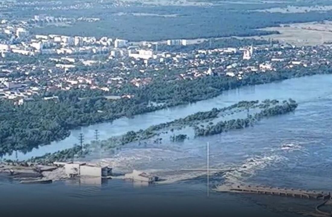 Danos na represa hidrelétrica de Kakhovka em Nova Kakhovka, perto de Kherson