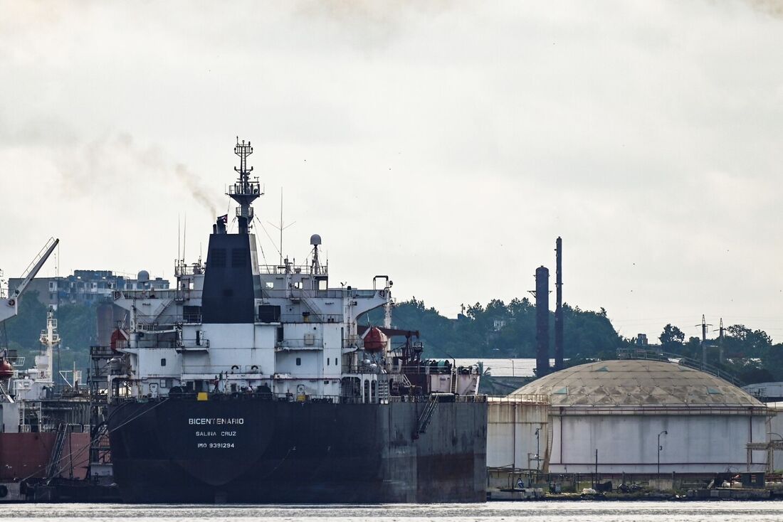 O petroleiro mexicano Bicentenario é visto na refinaria de petróleo Ñico Lopez, em Havana